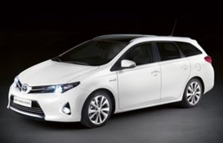 Slider_med_toyota_auris-touring-sports-2013_r6.jpg.pagespeed.ce.slyduorl9a