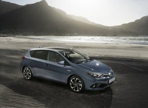 Medium_toyota-auris_2016_1024x768_wallpaper_02