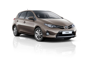 Medium_toyota-auris-2013-exterior-tme-006-full_tcm-1015-30691